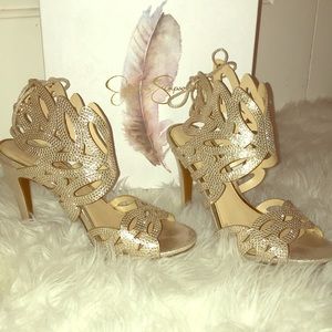 Jessica Simpson  ✨Gold sparkle heels✨